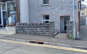 2 Bedroom Cottage In Porthcawl