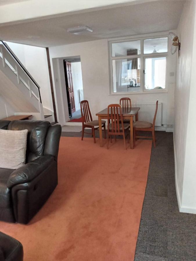 2 Bedroom Cottage In Porthcawl Exterior photo